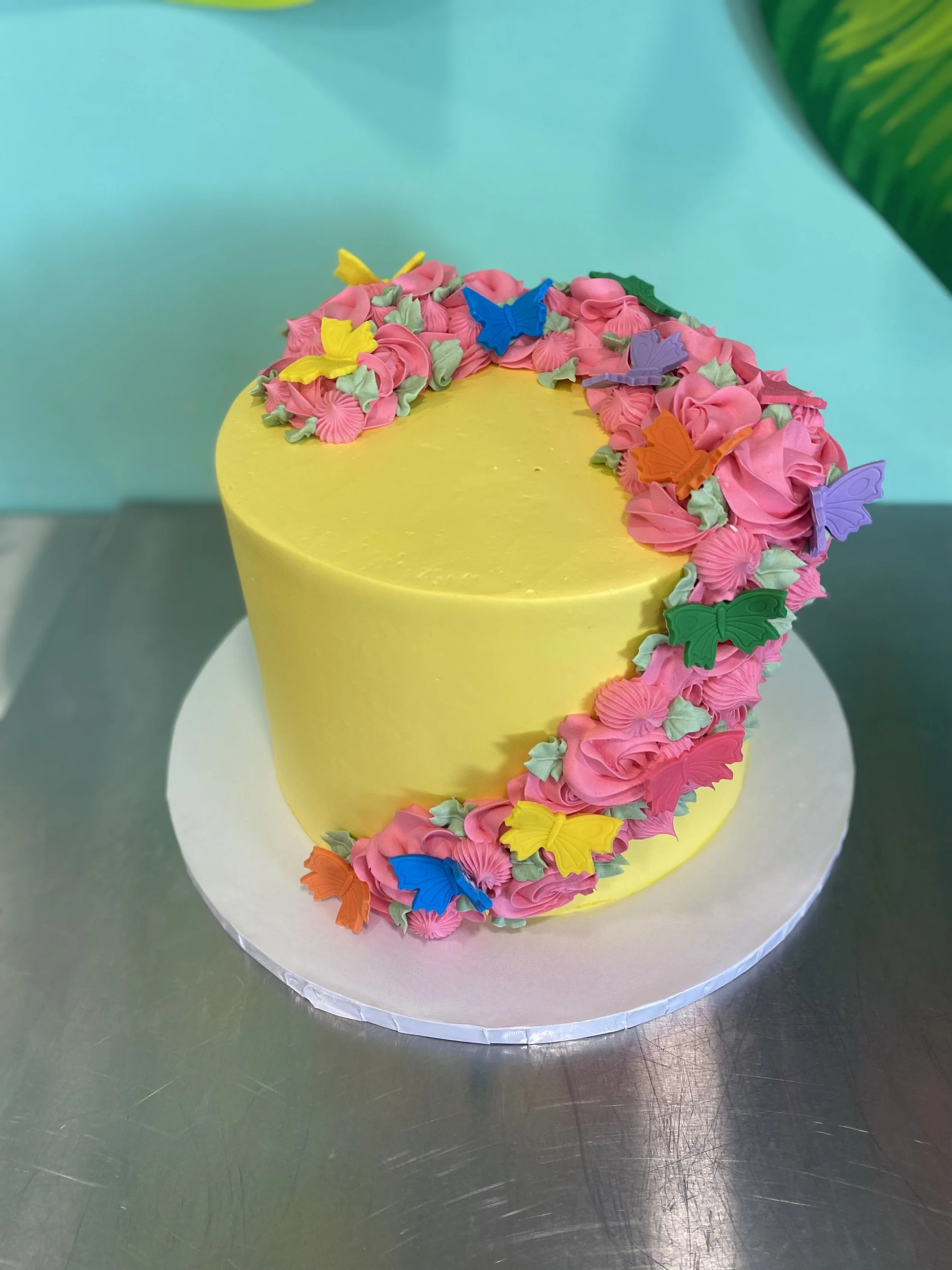Yellow floral ring wreath decorated cake