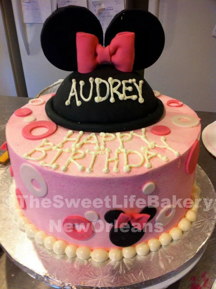 Pink minnie mouse bow birthday cake