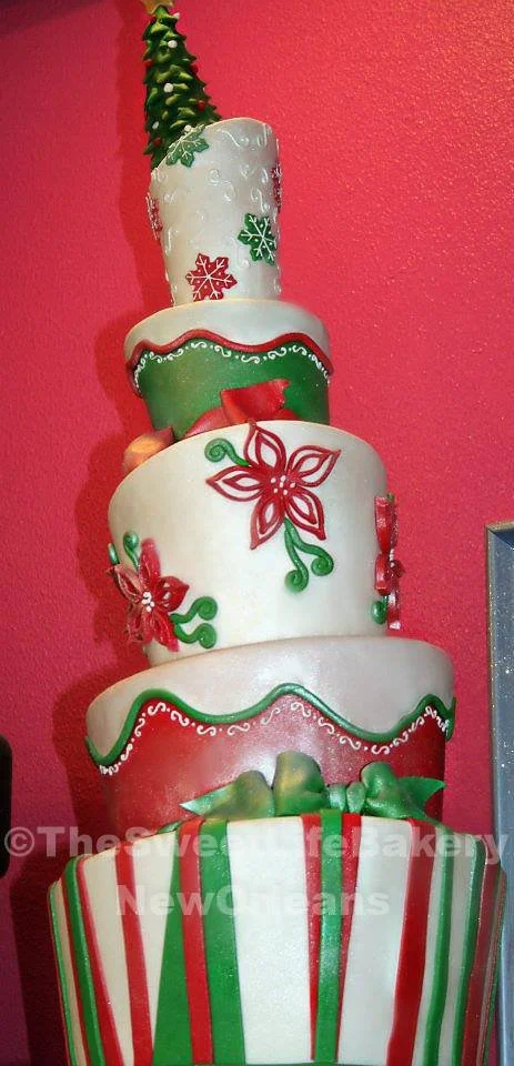 Red white green christmas holiday gift tiered cake