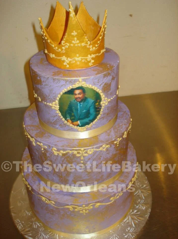 Purple gold graduation crown school seal cake