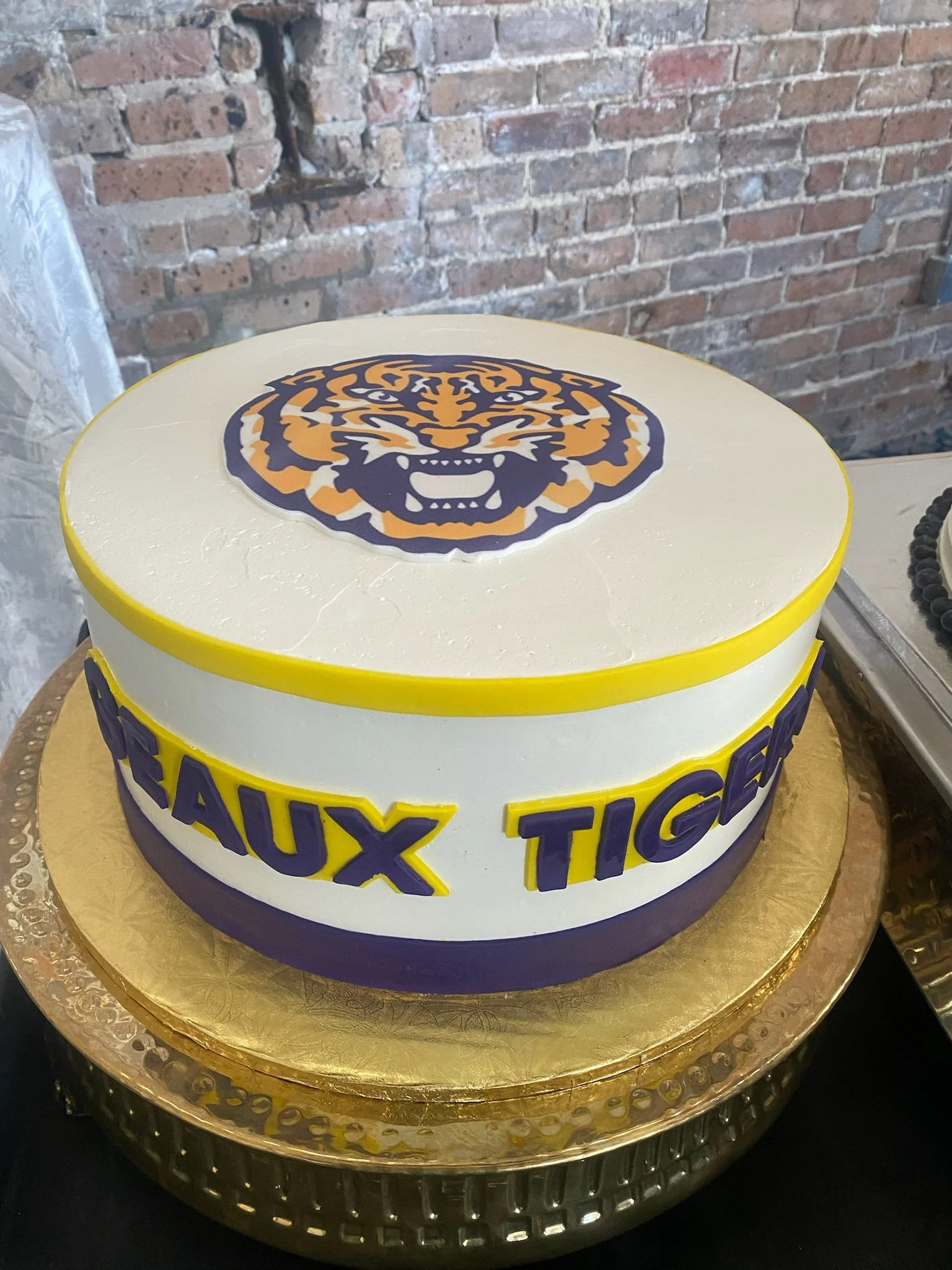 White navy blue LSU graduation cake
